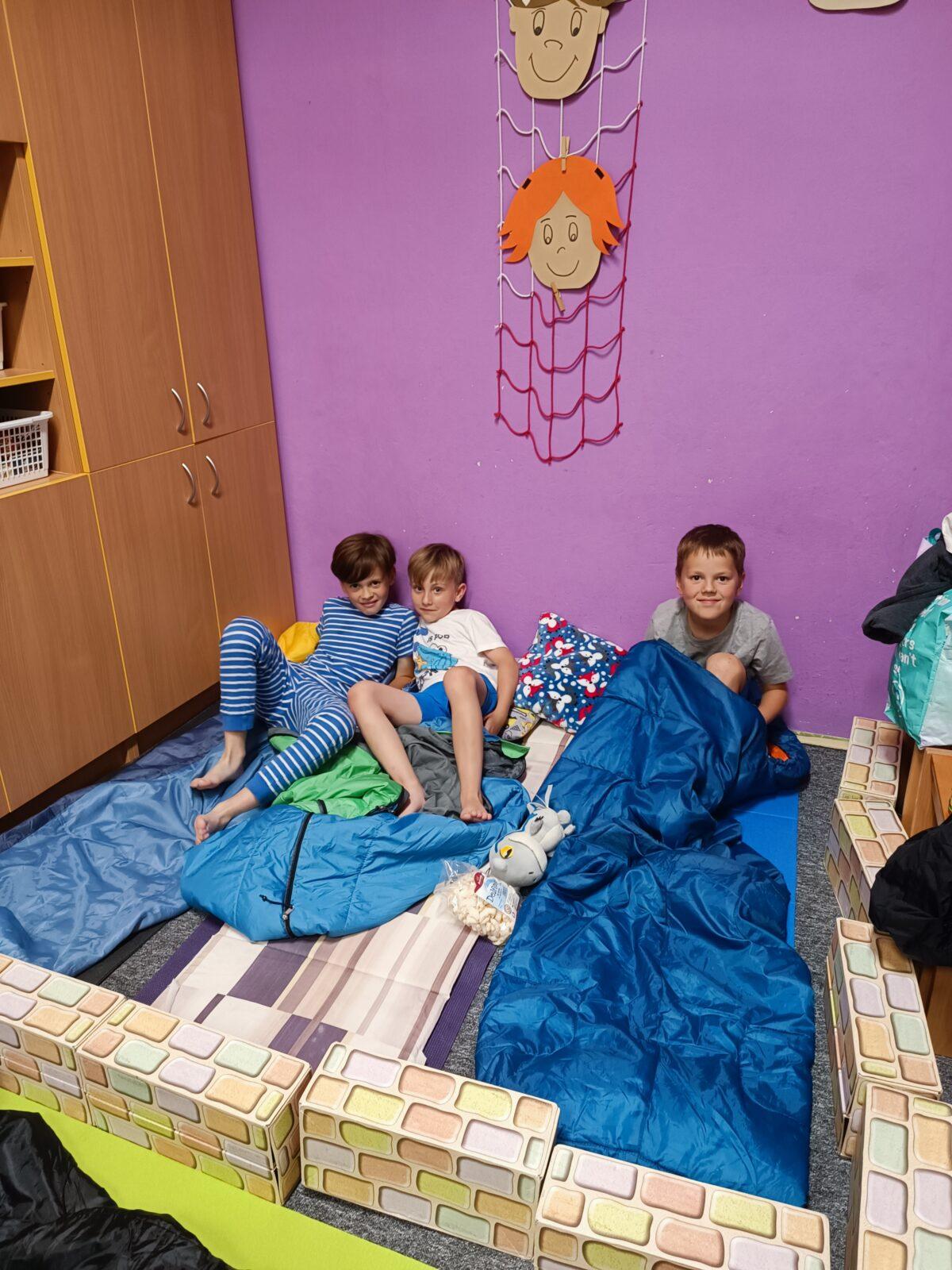 Spaní ve škole - družinka - 64