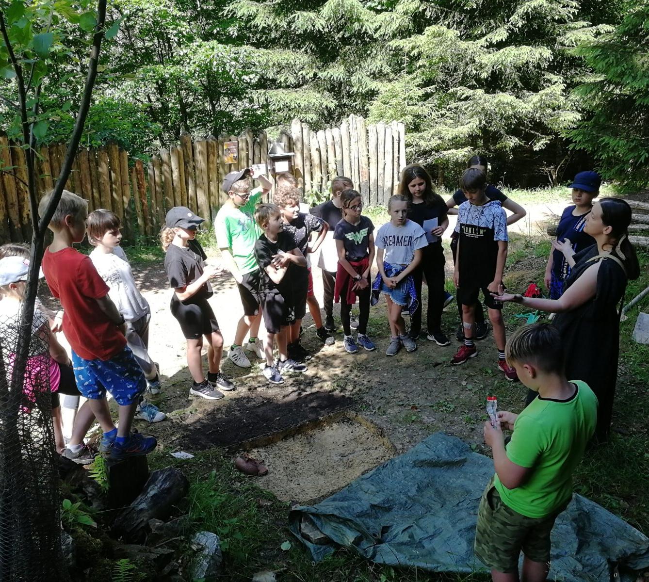 Dějepisná exkurze do pravěku - 6. A - 2