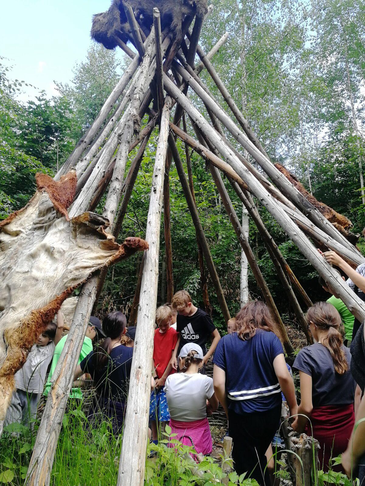 Dějepisná exkurze do pravěku - 6. A - 6