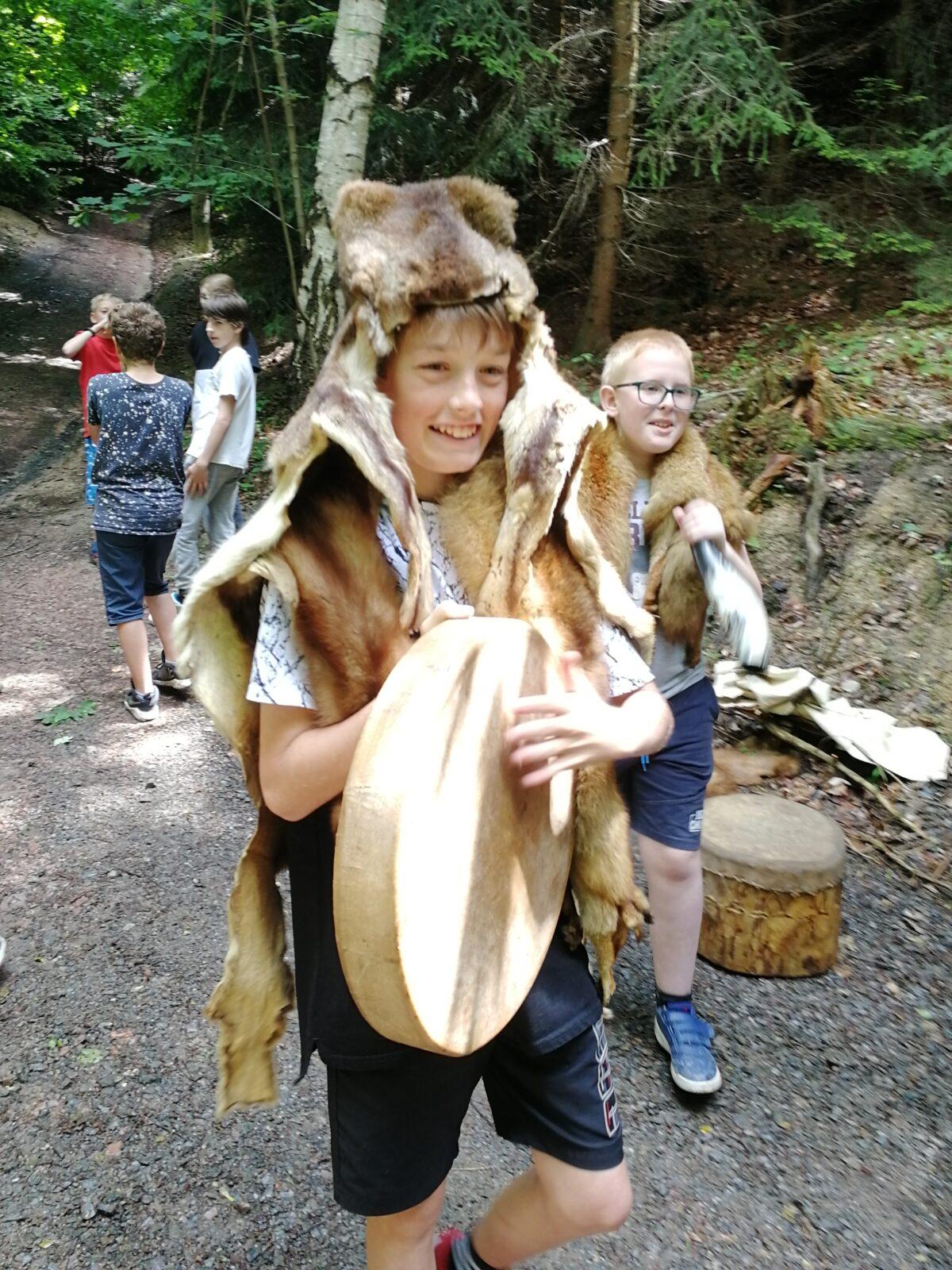 Dějepisná exkurze do pravěku - 6. A - 10