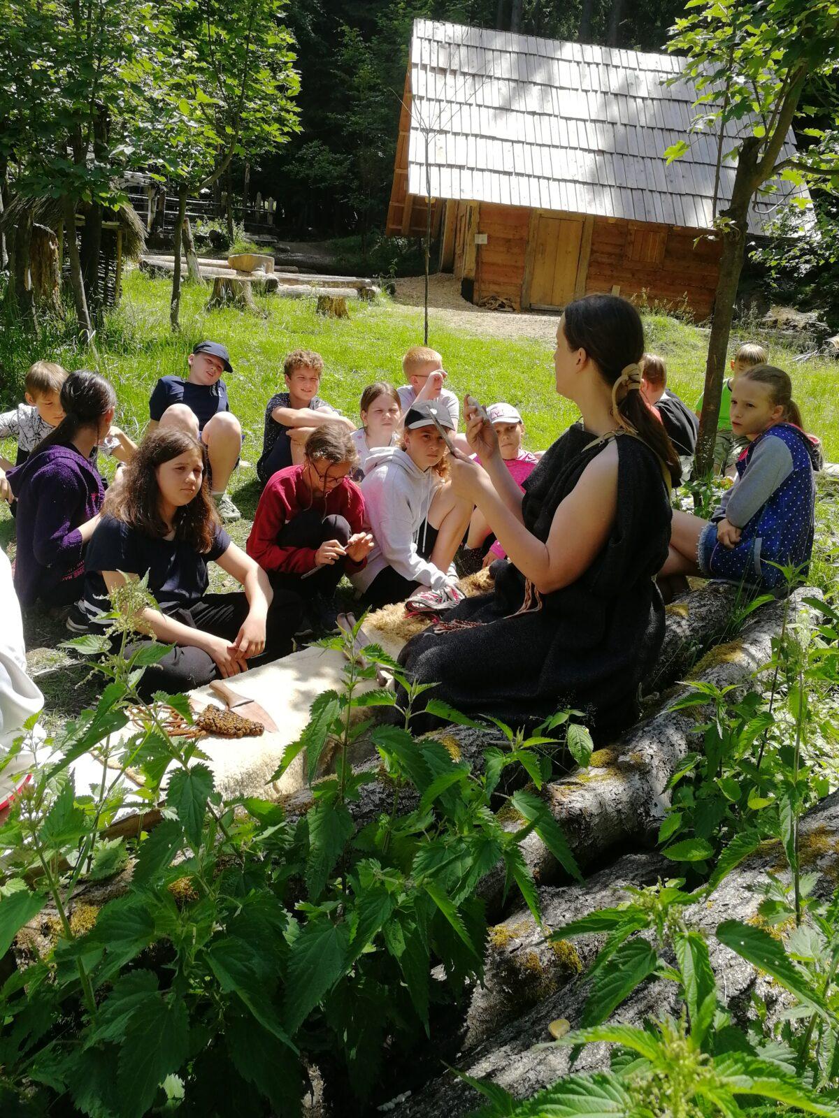 Dějepisná exkurze do pravěku - 6. A - 12