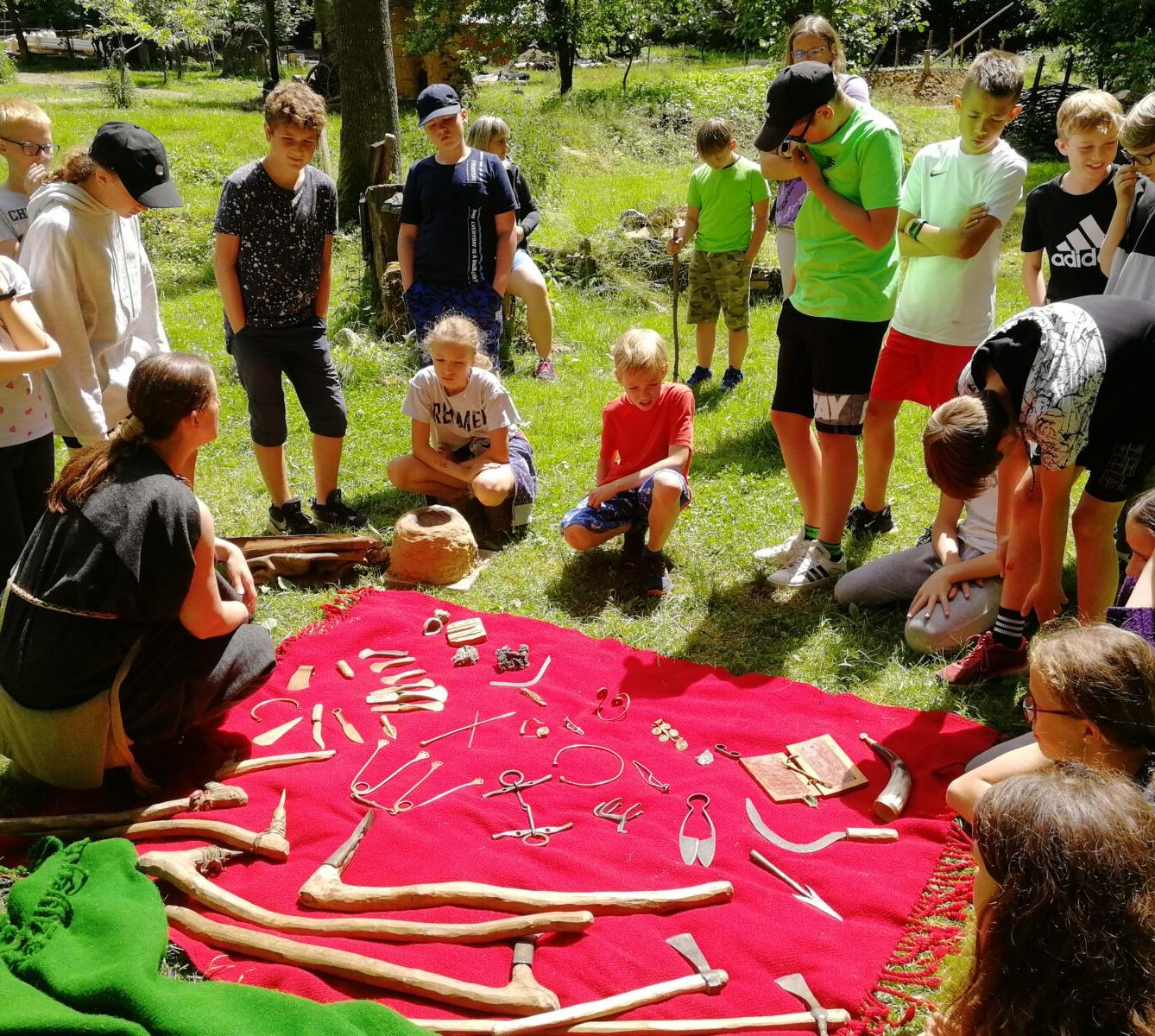 Dějepisná exkurze do pravěku - 6. A - 17