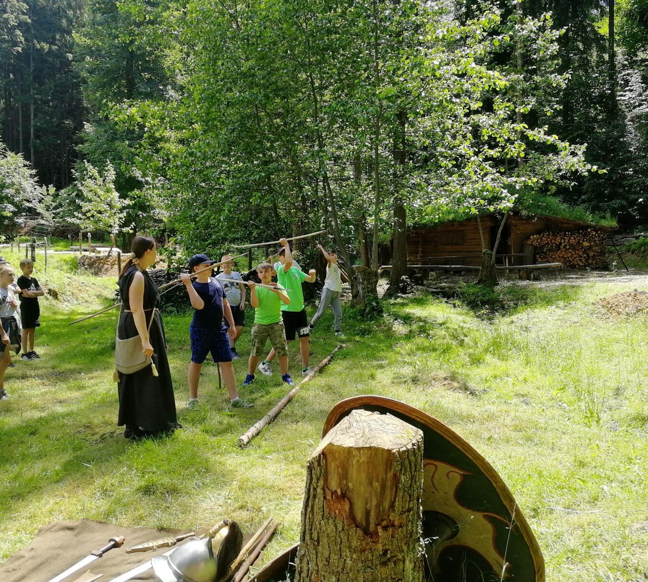 Dějepisná exkurze do pravěku - 6. A - 20