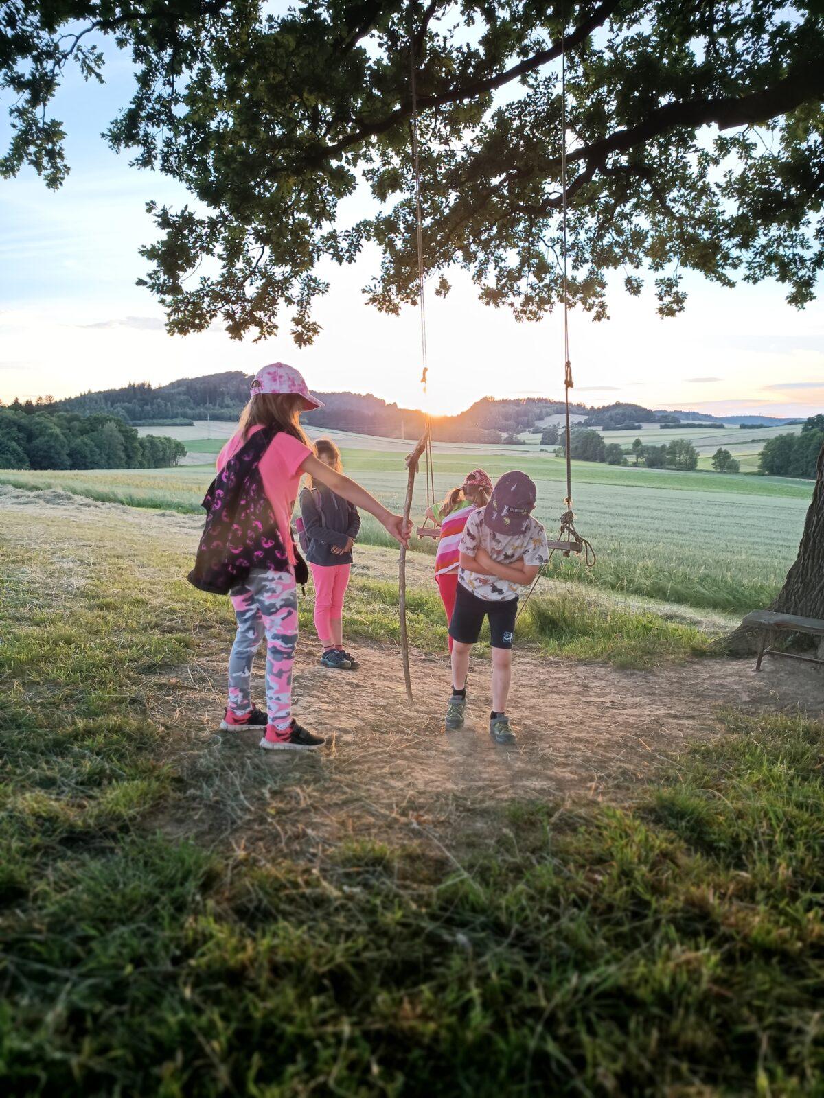 TLAPKY - spaní ve škole - 50