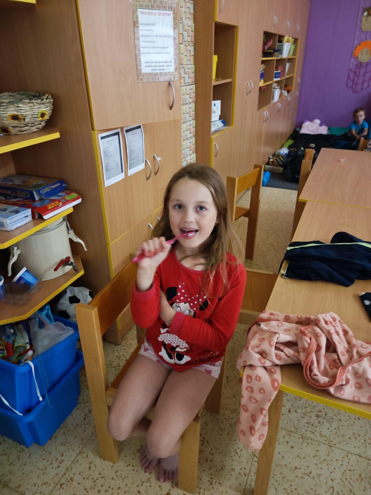 TLAPKY - spaní ve škole - 82