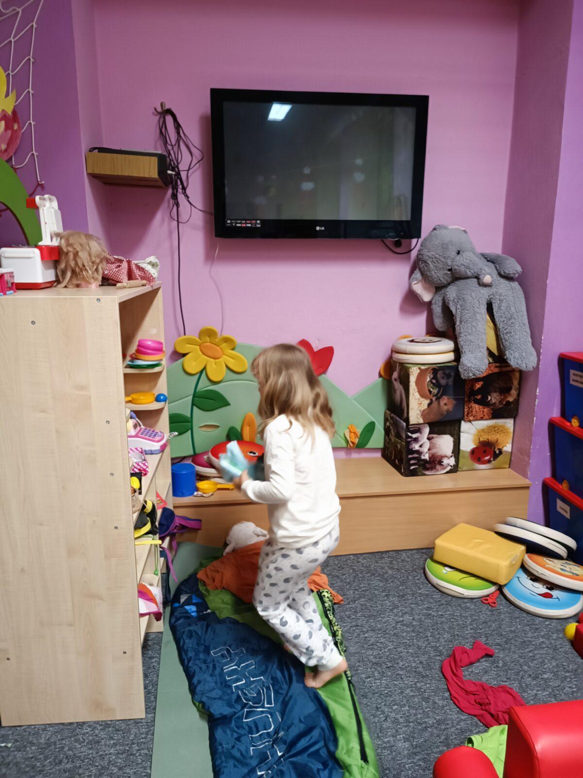 TLAPKY - spaní ve škole - 85