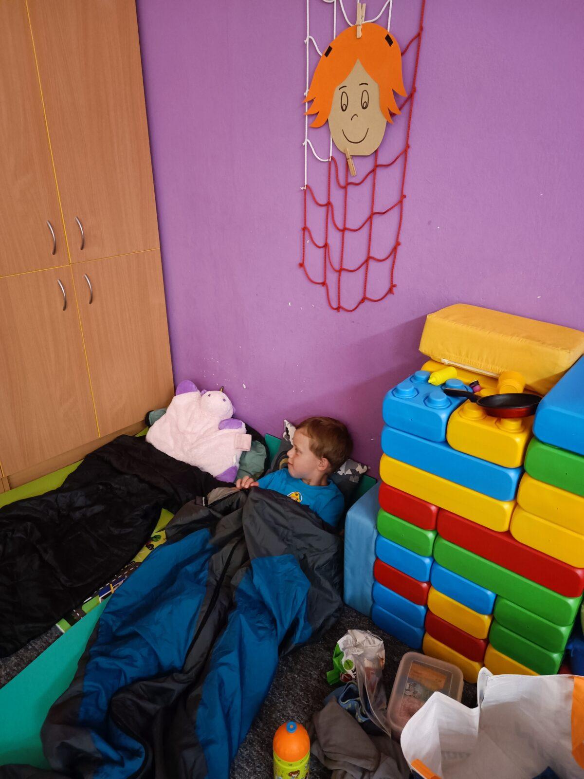 TLAPKY - spaní ve škole - 86