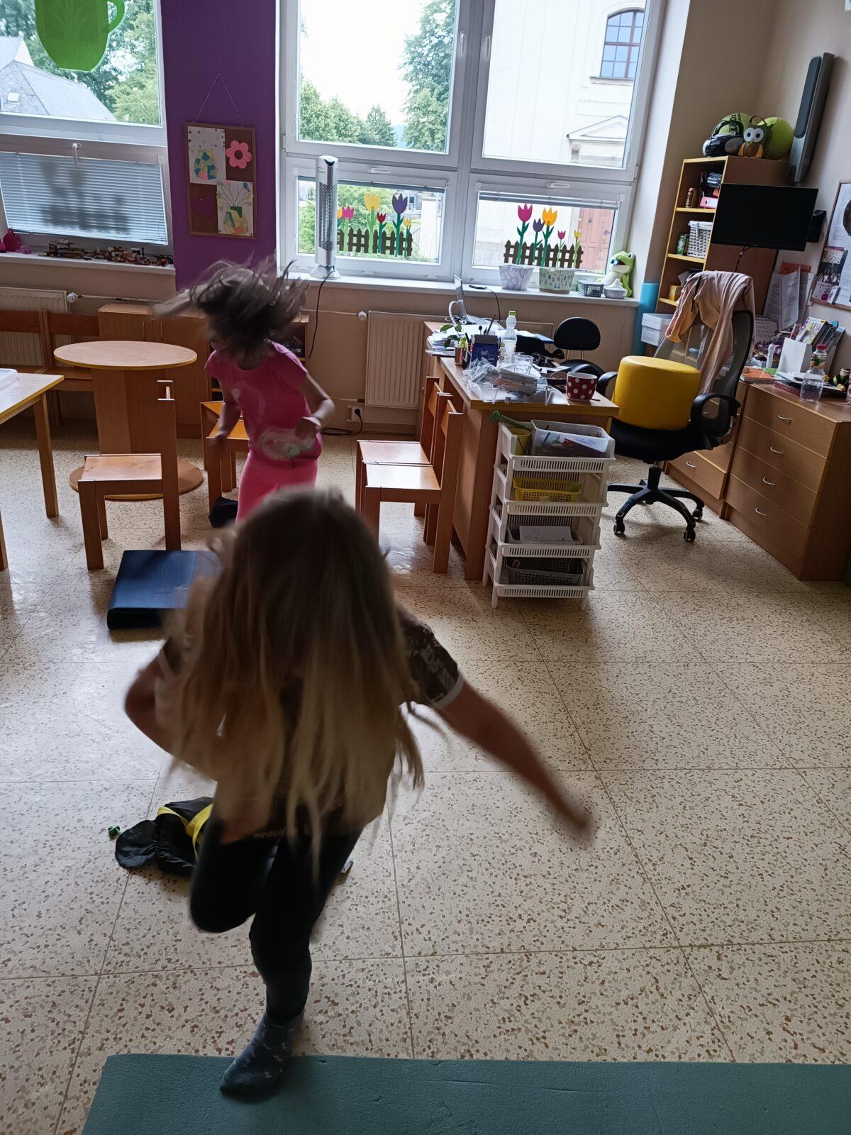 TLAPKY - spaní ve škole - 97