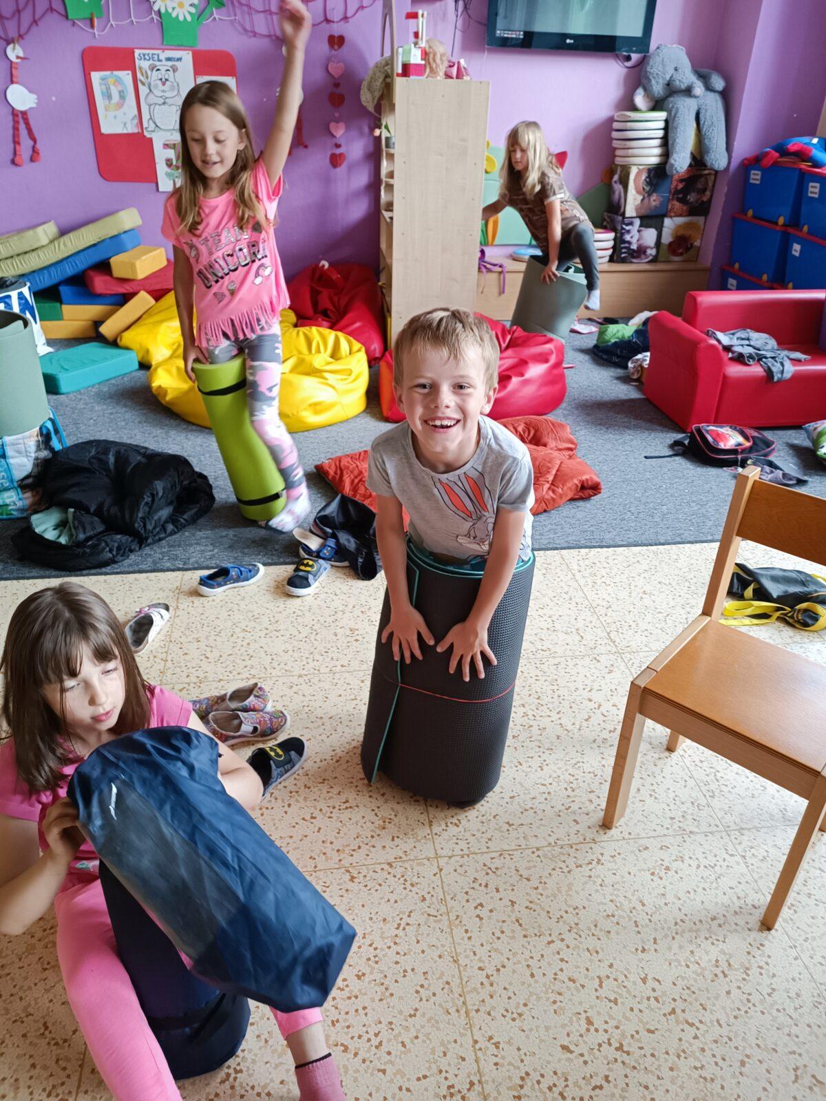 TLAPKY - spaní ve škole - 102