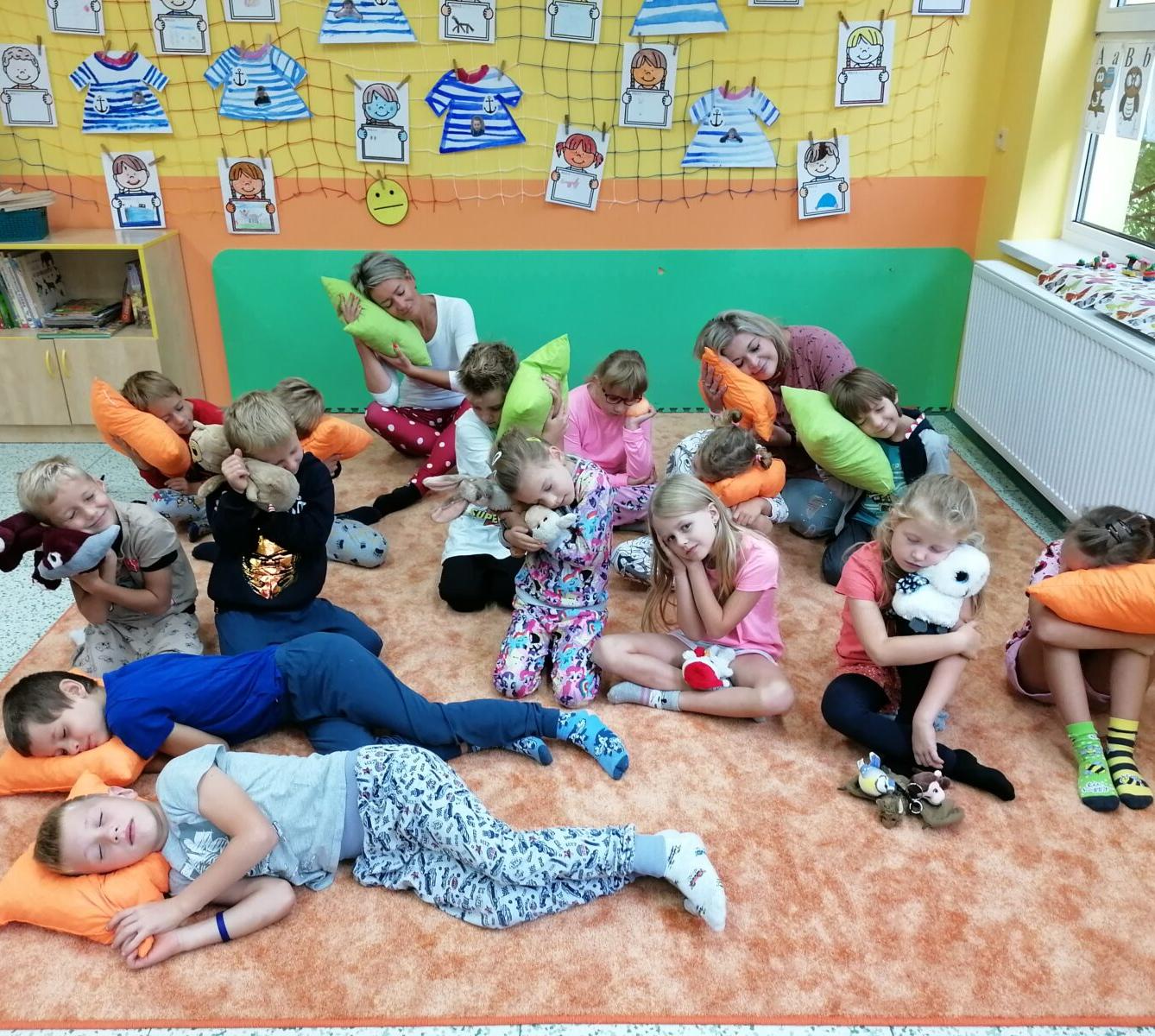 Barevný týden - pyžamový pátek - 5