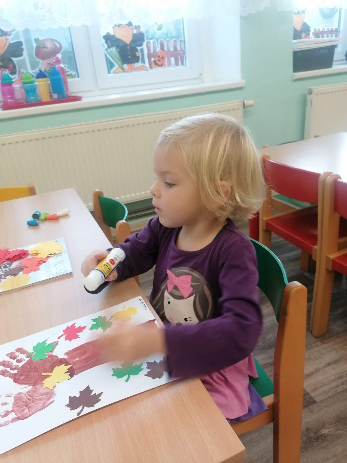 Tvořeníčko, tvoření: "Listí žloutne, poletuje" - Broučci - 20