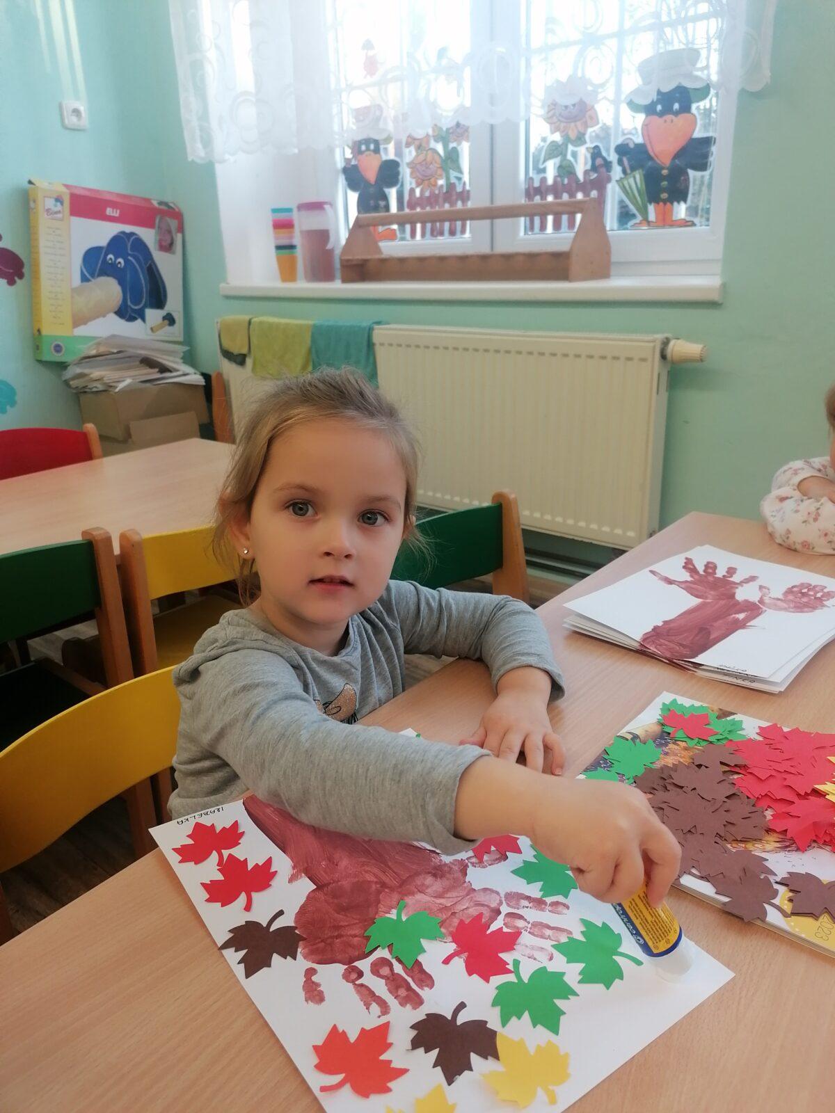 Tvořeníčko, tvoření: "Listí žloutne, poletuje" - Broučci - 22