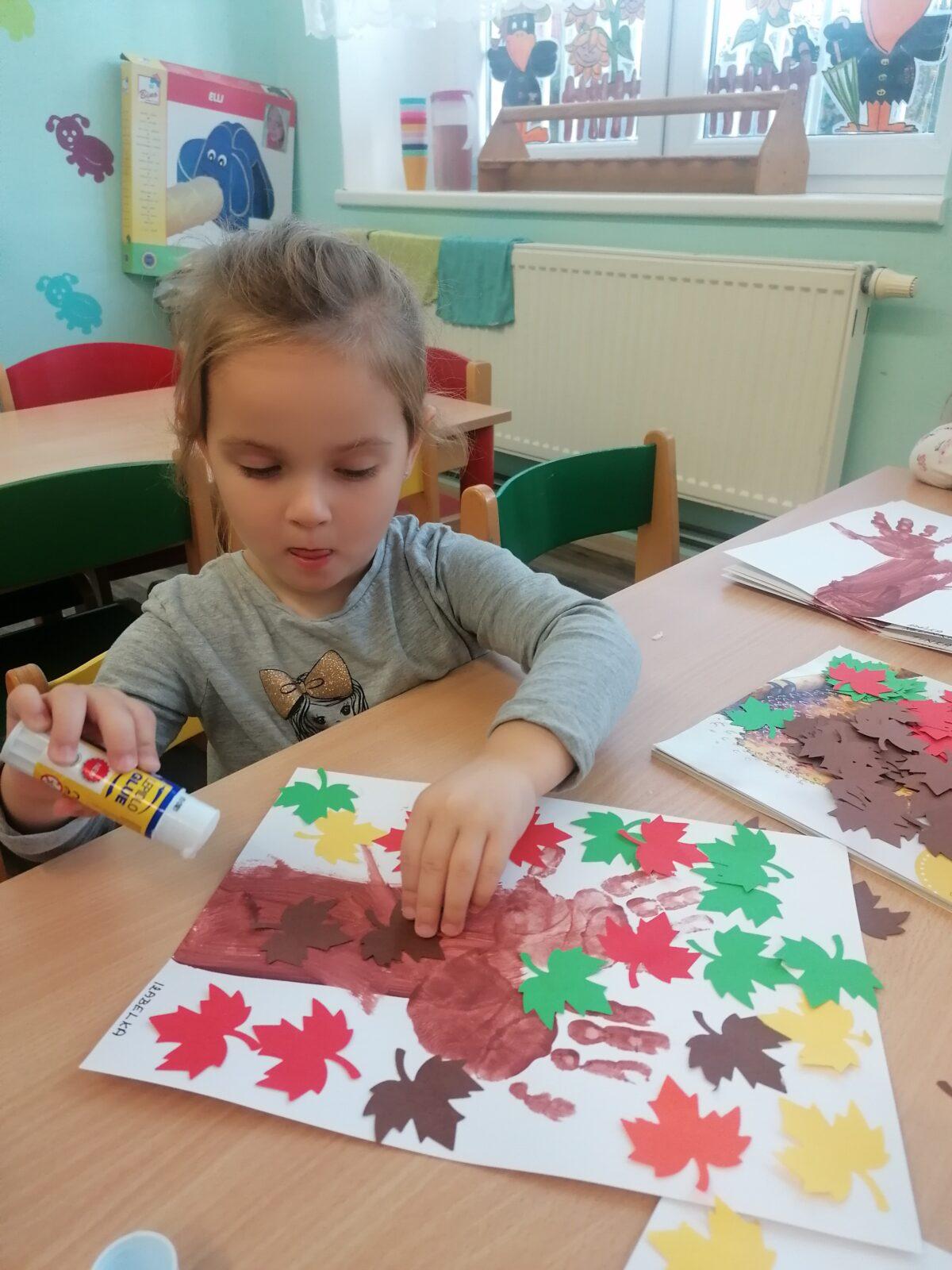 Tvořeníčko, tvoření: "Listí žloutne, poletuje" - Broučci - 23