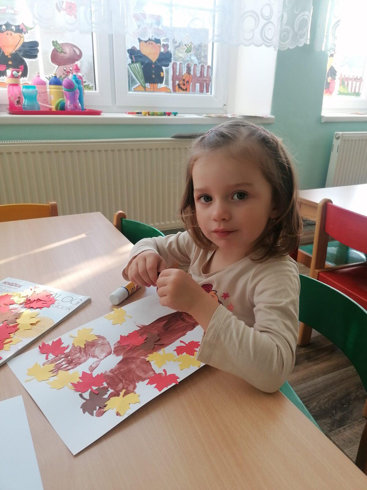 Tvořeníčko, tvoření: "Listí žloutne, poletuje" - Broučci - 42