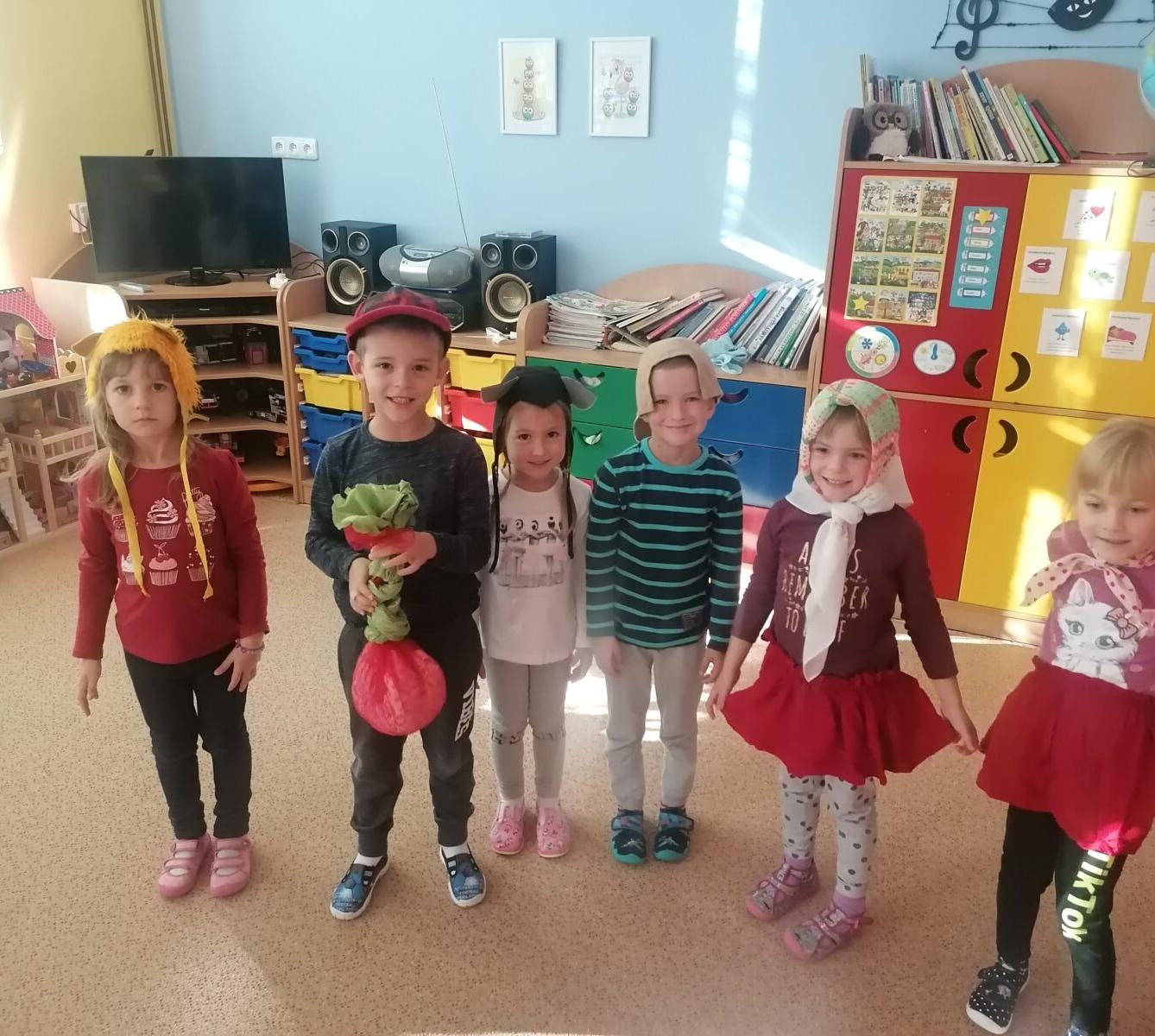 Hrajeme pohádku "O veliké řepě" :-) - 11