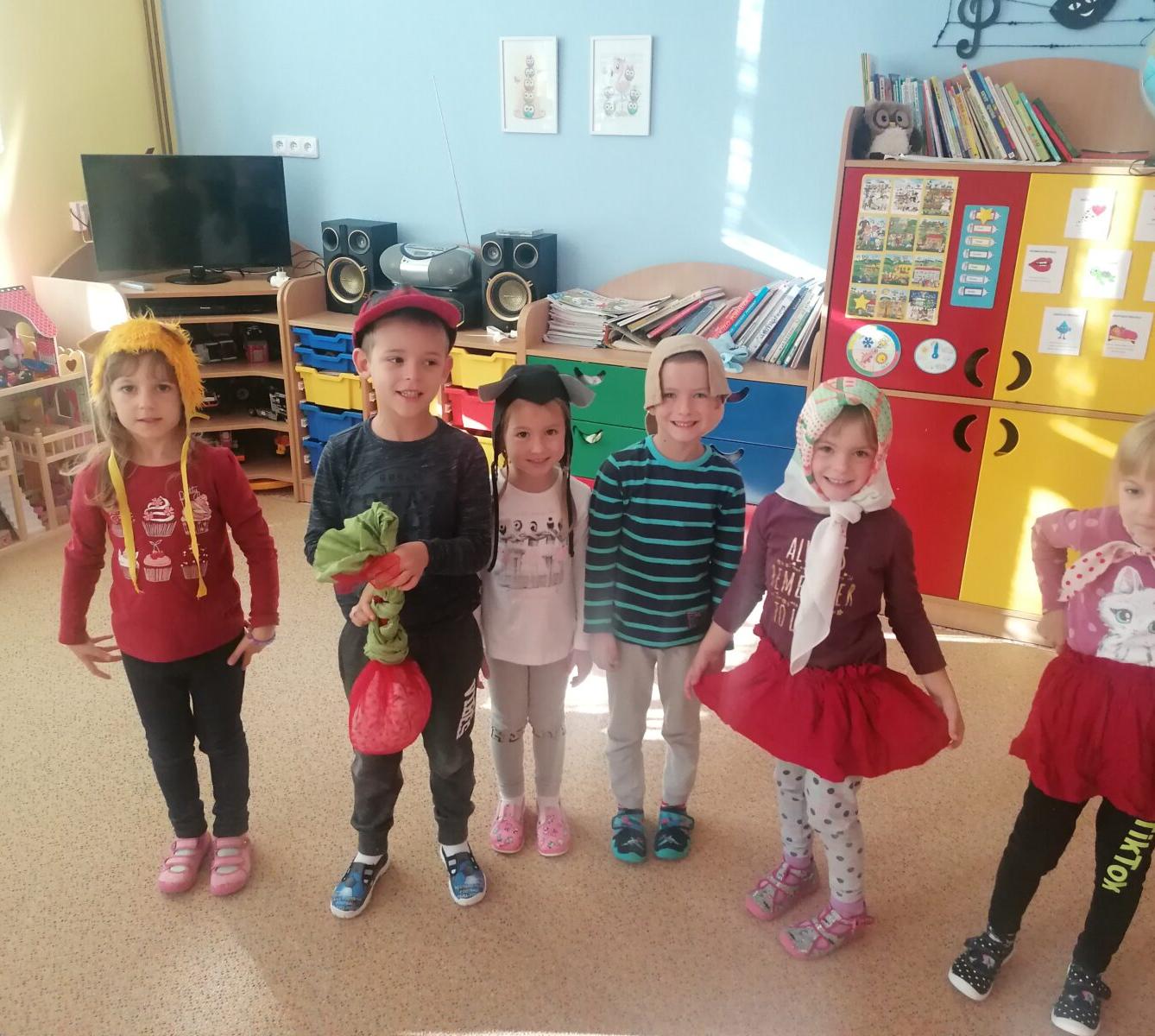 Hrajeme pohádku "O veliké řepě" :-) - 12