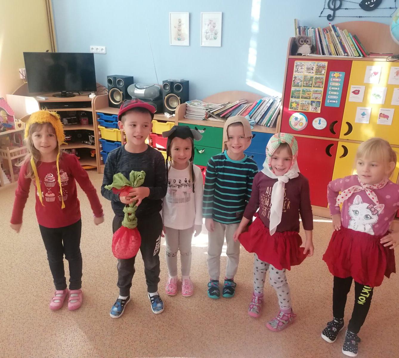 Hrajeme pohádku "O veliké řepě" :-) - 13