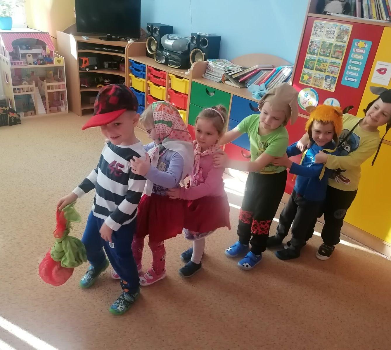 Hrajeme pohádku "O veliké řepě" :-) - 20