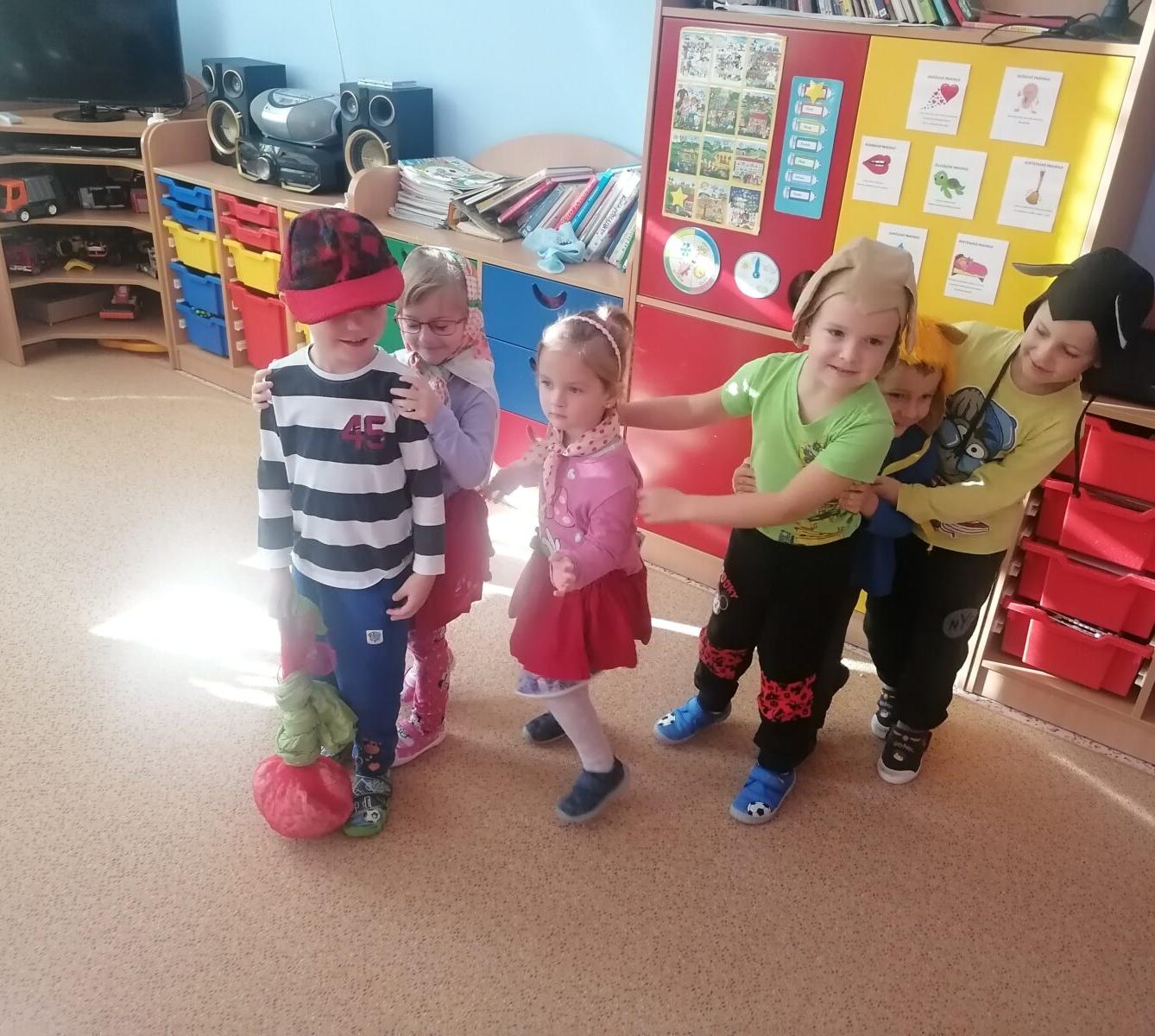 Hrajeme pohádku "O veliké řepě" :-) - 21