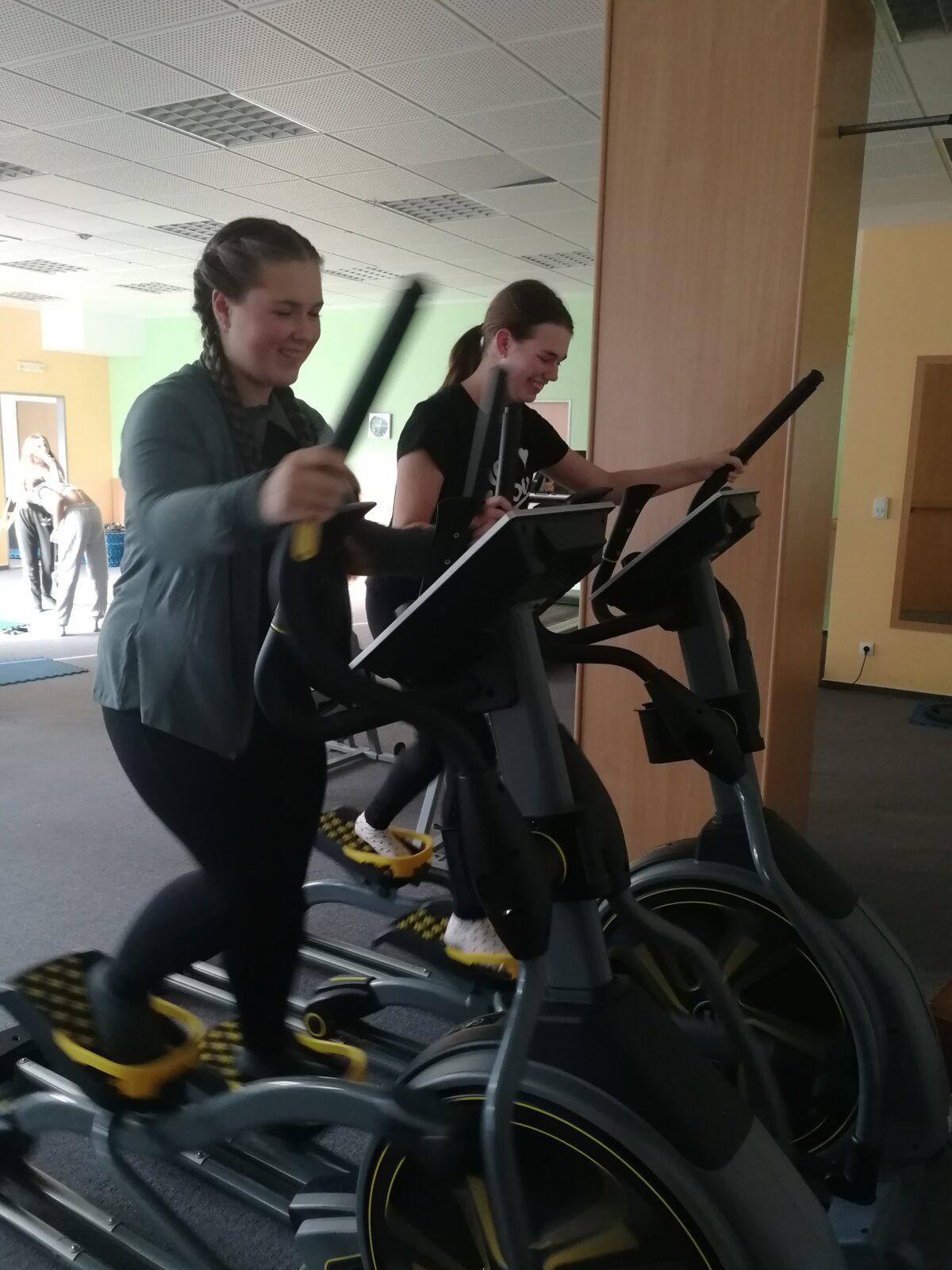 Návštěva posilovny - dívky z 8. a 9. tříd - 1