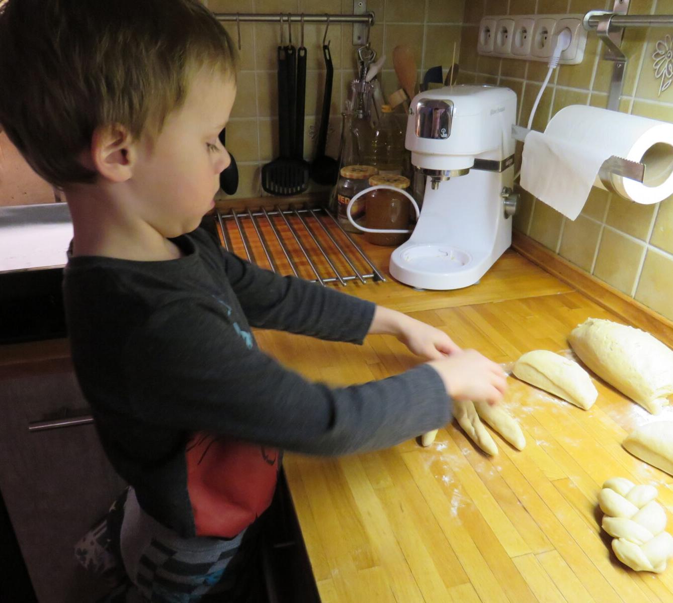 Distanční výuka v MŠ Kamarád (Ten dělá to a ten zas tohle:-)) - 70