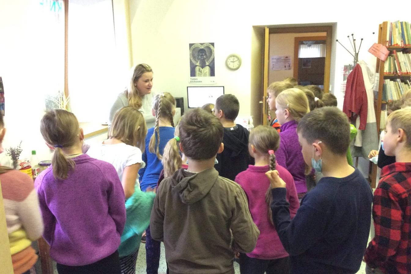 Třeťáci v knihovně