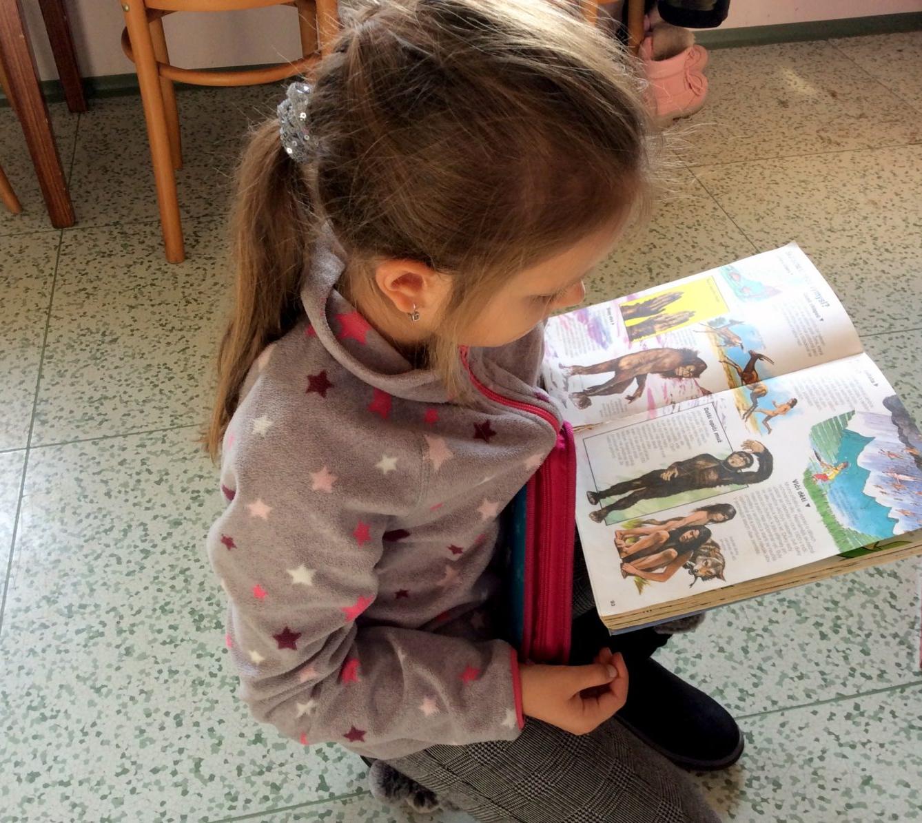 1. 11. Třetí třída v obecní knihovně - 7