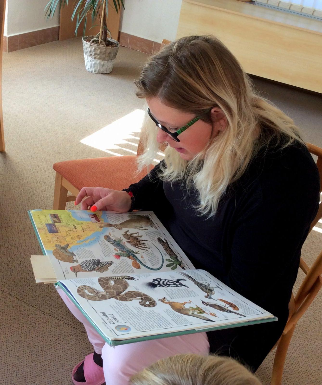 1. 11. Třetí třída v obecní knihovně - 8