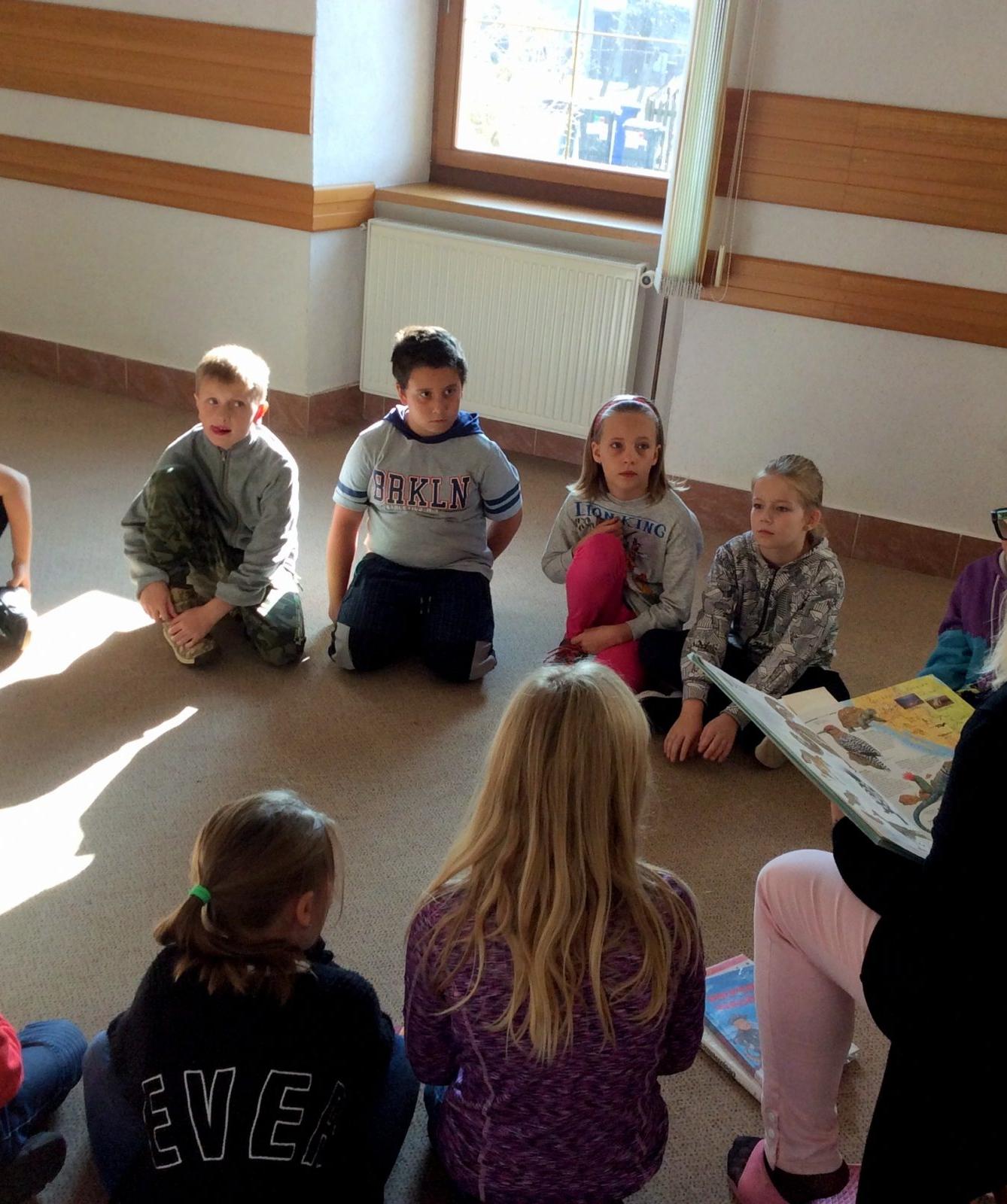 1. 11. Třetí třída v obecní knihovně - 9