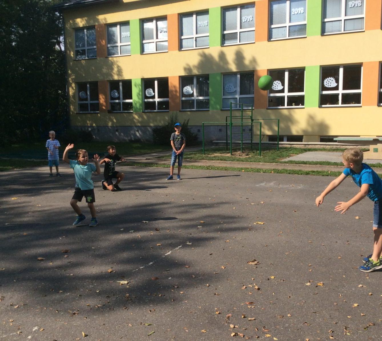 II. oddělení přivítalo prvňáčky ve družince - 35