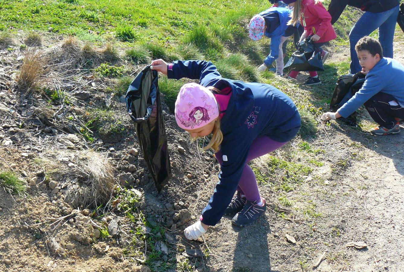 Akce "Ukliďme Česko-ukliďme Libchavy" na 1. stupni - 1