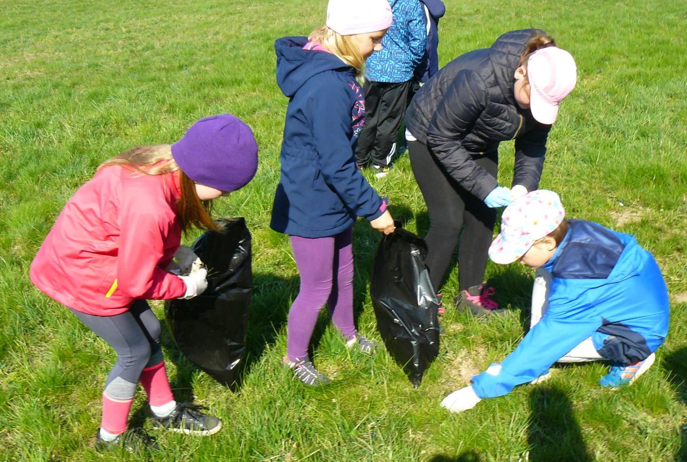 Akce "Ukliďme Česko-ukliďme Libchavy" na 1. stupni - 3