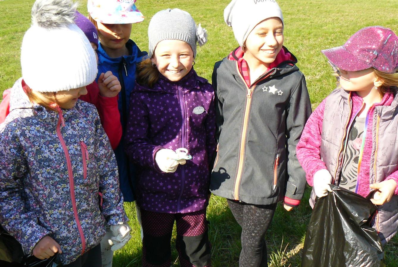 Akce "Ukliďme Česko-ukliďme Libchavy" na 1. stupni - 4