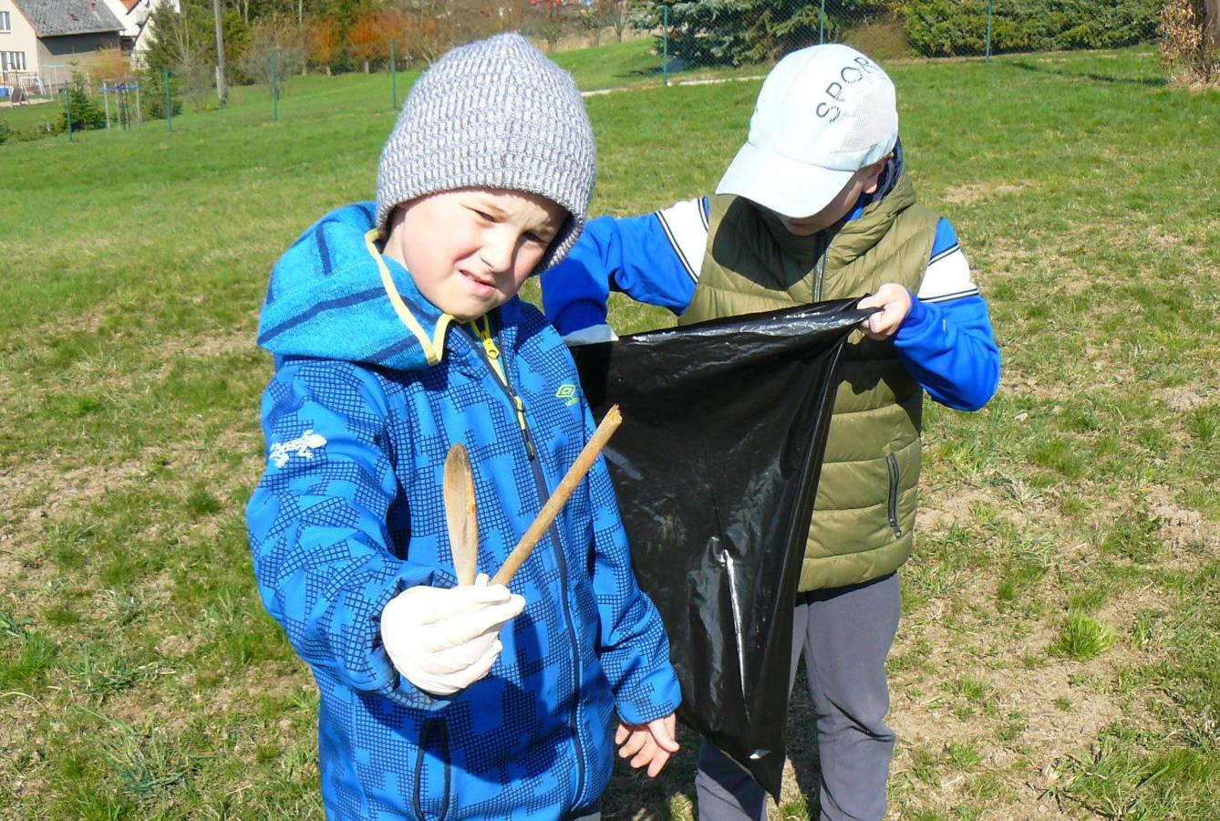 Akce "Ukliďme Česko-ukliďme Libchavy" na 1. stupni - 5
