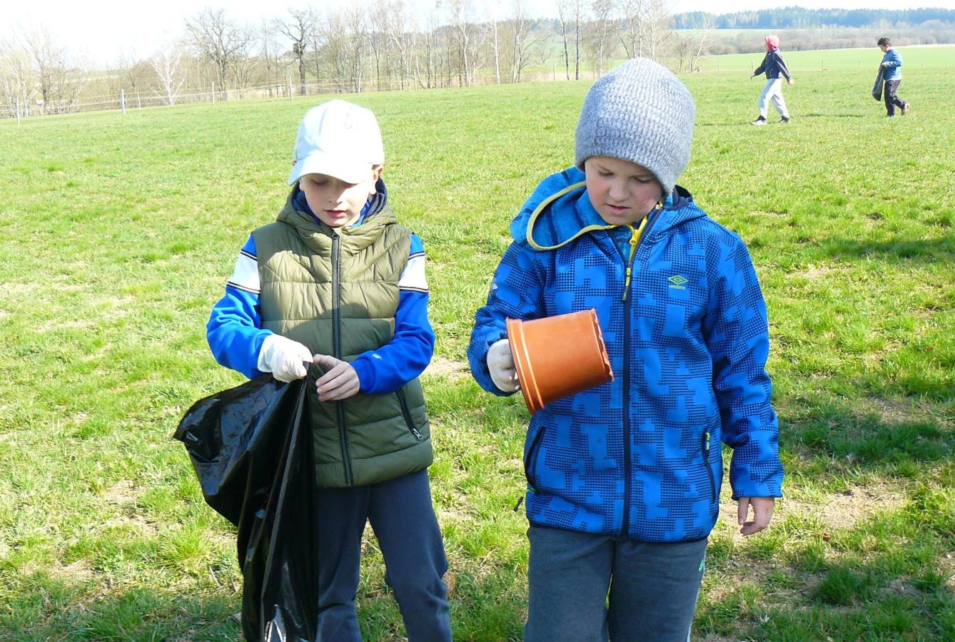 Akce "Ukliďme Česko-ukliďme Libchavy" na 1. stupni - 6