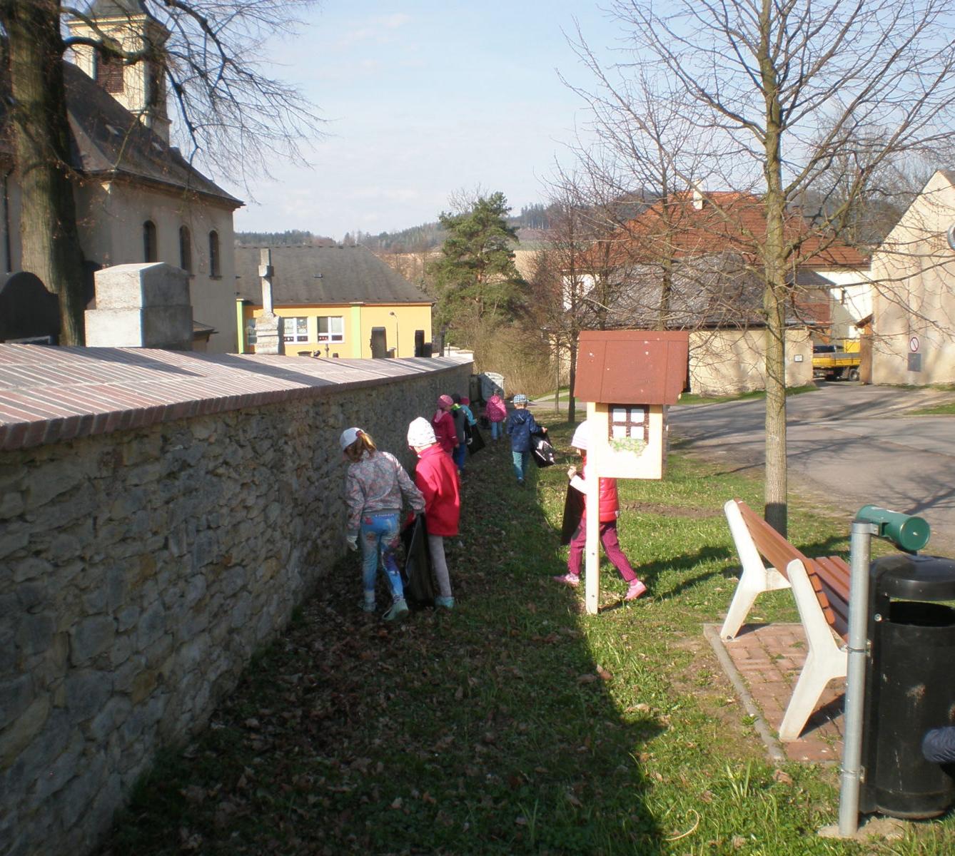 Akce "Ukliďme Česko-ukliďme Libchavy" na 1. stupni - 18