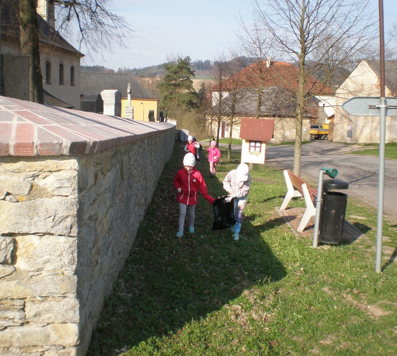 Akce "Ukliďme Česko-ukliďme Libchavy" na 1. stupni - 19