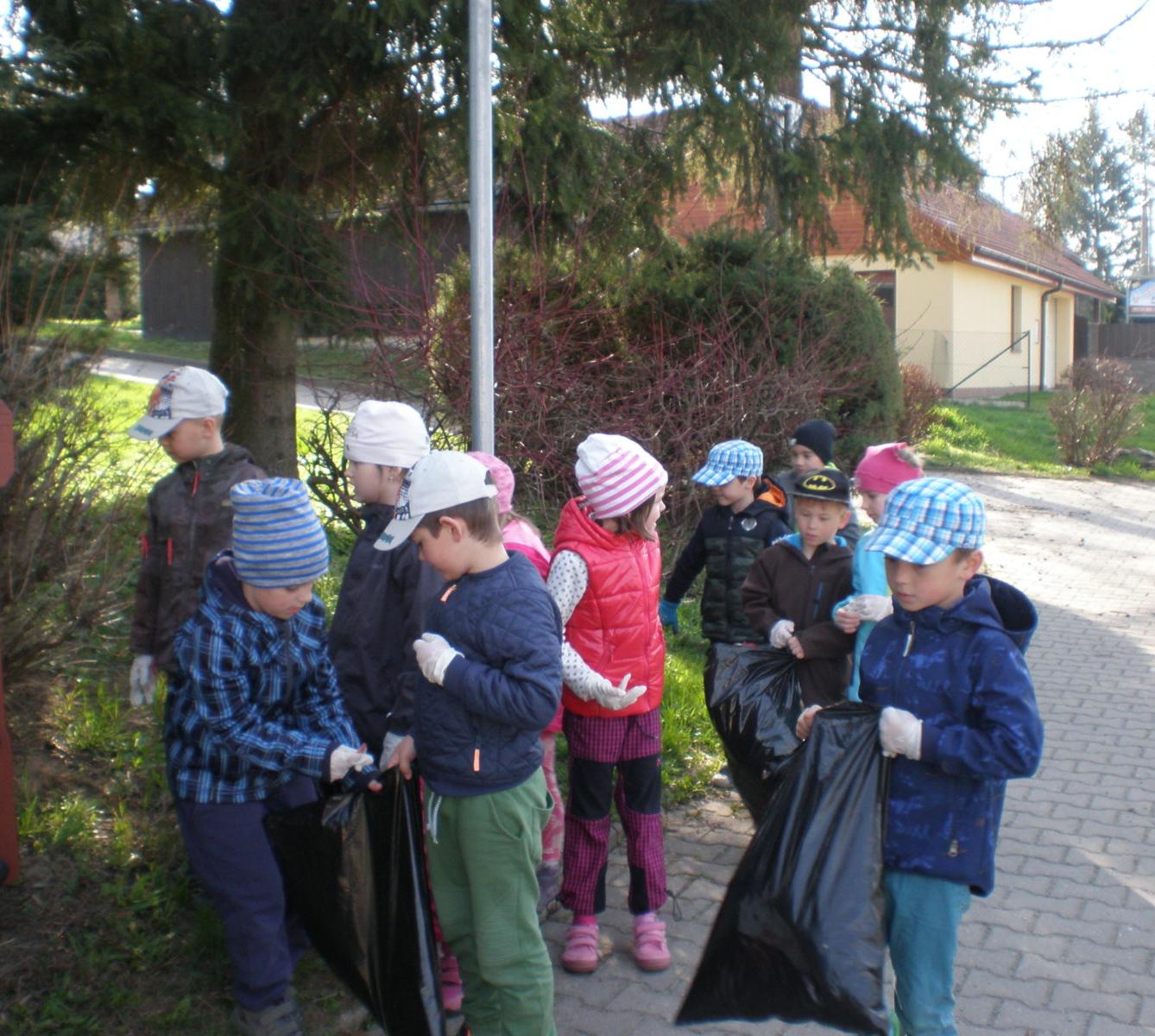Akce "Ukliďme Česko-ukliďme Libchavy" na 1. stupni - 22