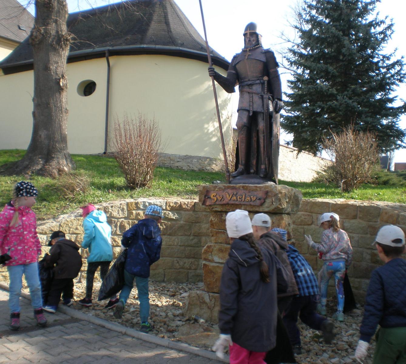 Akce "Ukliďme Česko-ukliďme Libchavy" na 1. stupni - 23