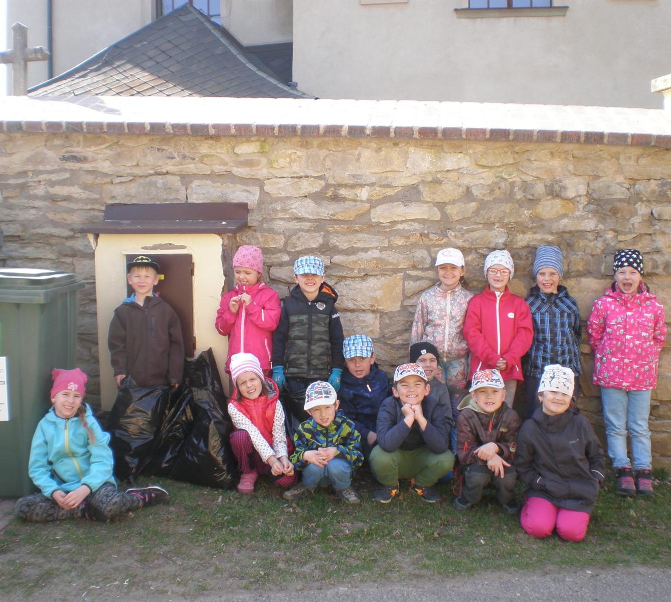 Akce "Ukliďme Česko-ukliďme Libchavy" na 1. stupni - 25