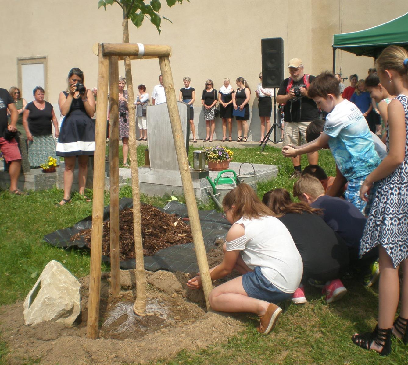 Slavnostní zasazení památné lípy - 7