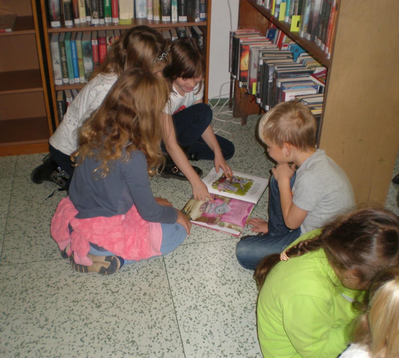 Návštěva druháčků v Obecní knihovně - 9