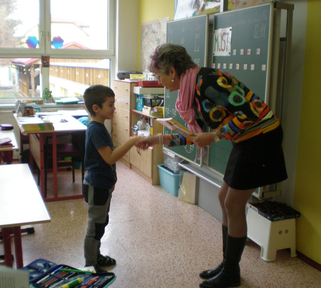 Slavnostní předávání slabikářů v 1. třídě - 9