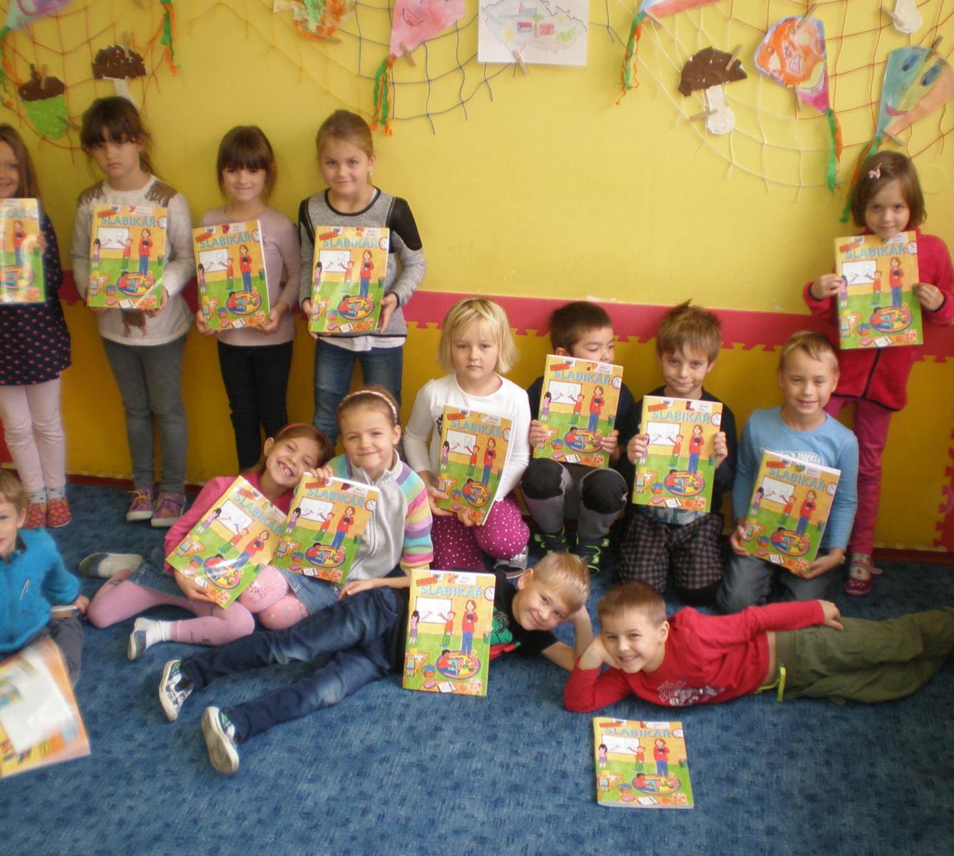 Slavnostní předávání slabikářů v 1. třídě - 18