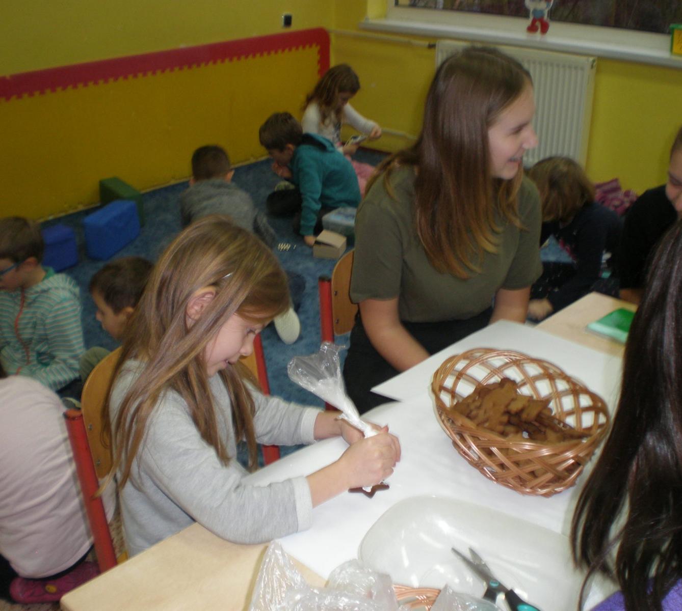 Zdobení perníčků ve 2. třídě - 10