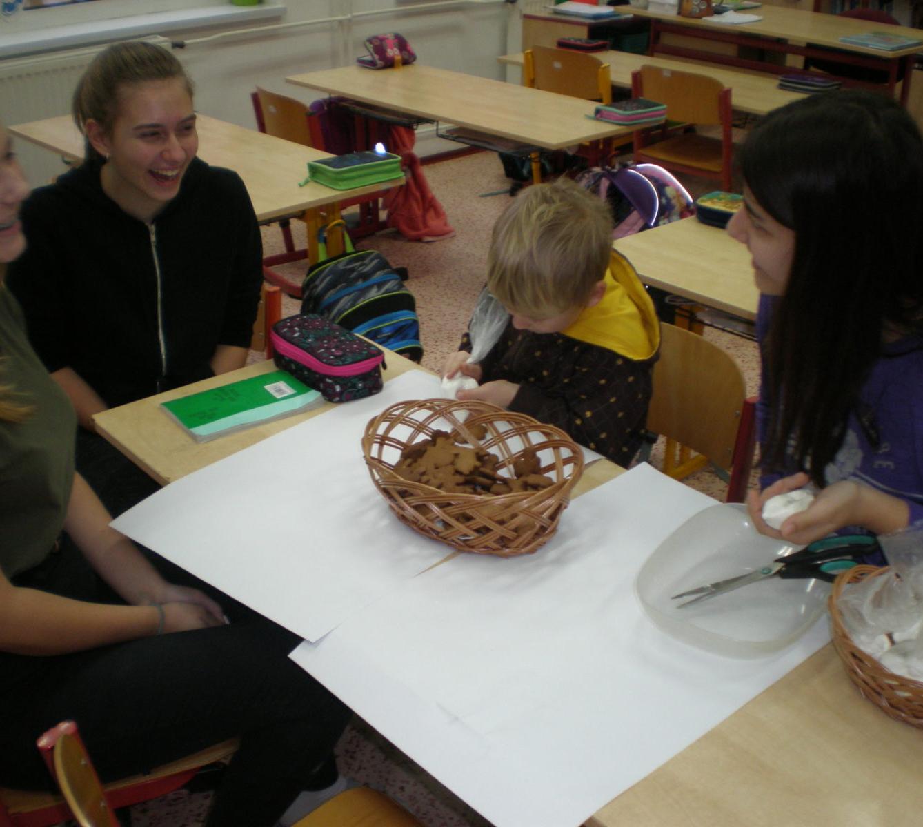 Zdobení perníčků ve 2. třídě - 14