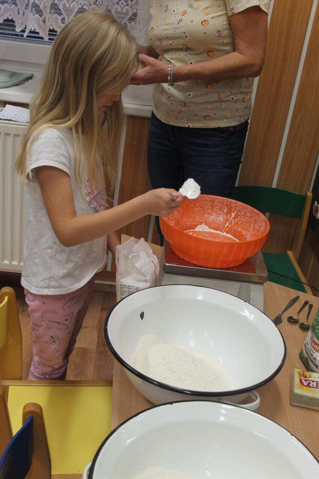 Pečení perníčků - 17