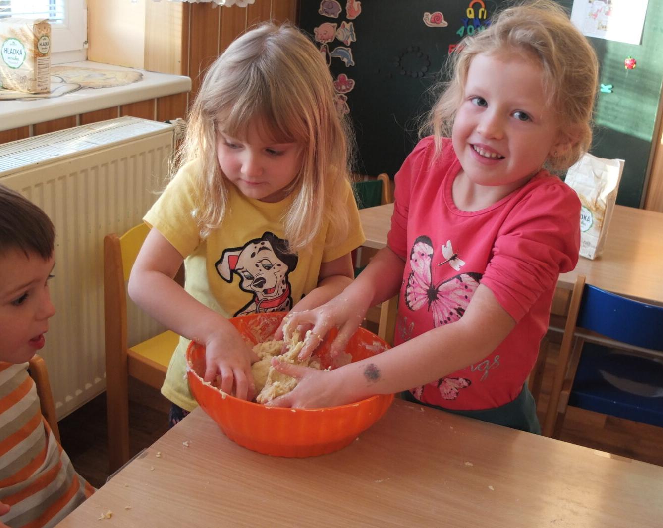 Pečení svatomartinských rohlíčků - 12