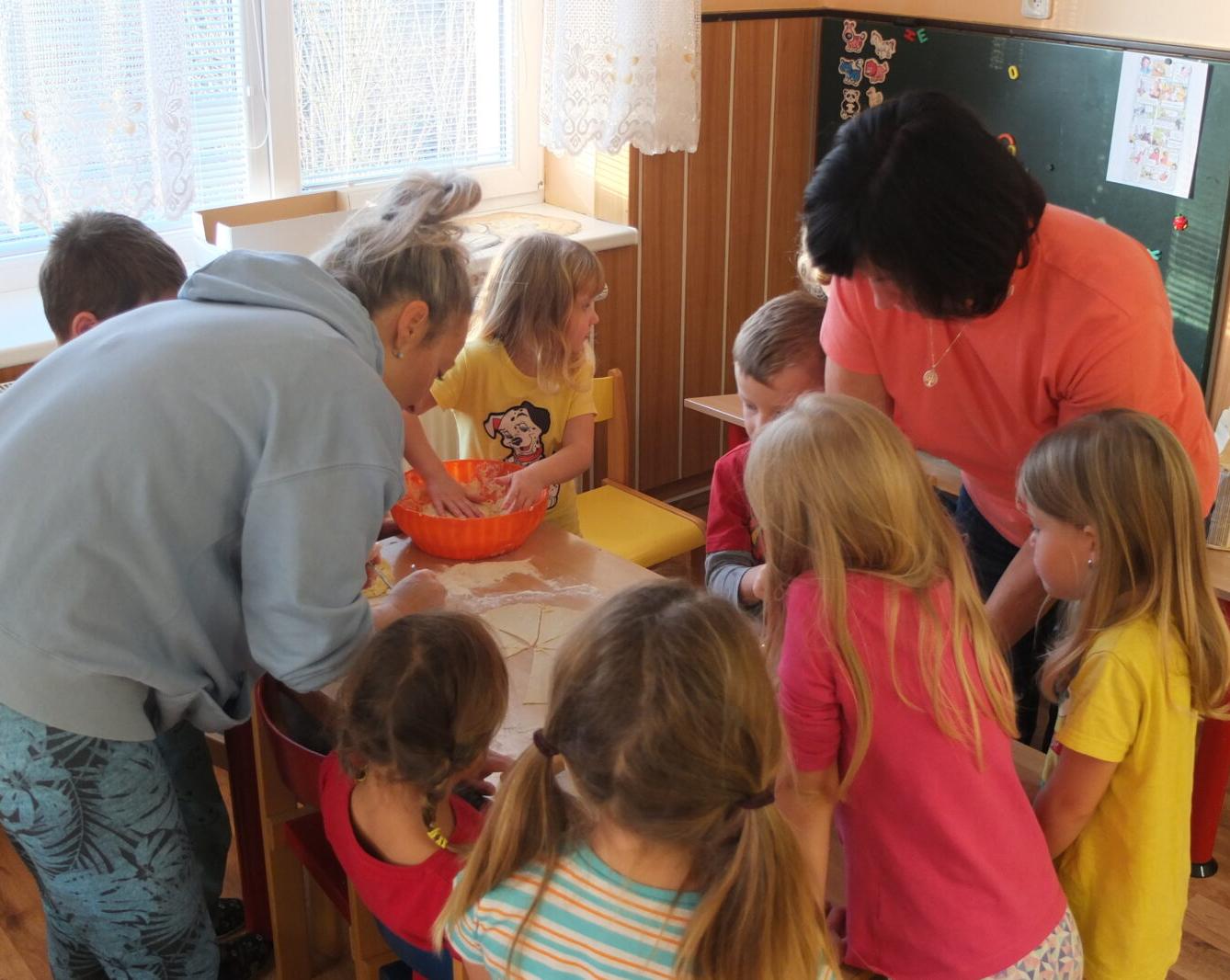 Pečení svatomartinských rohlíčků - 13