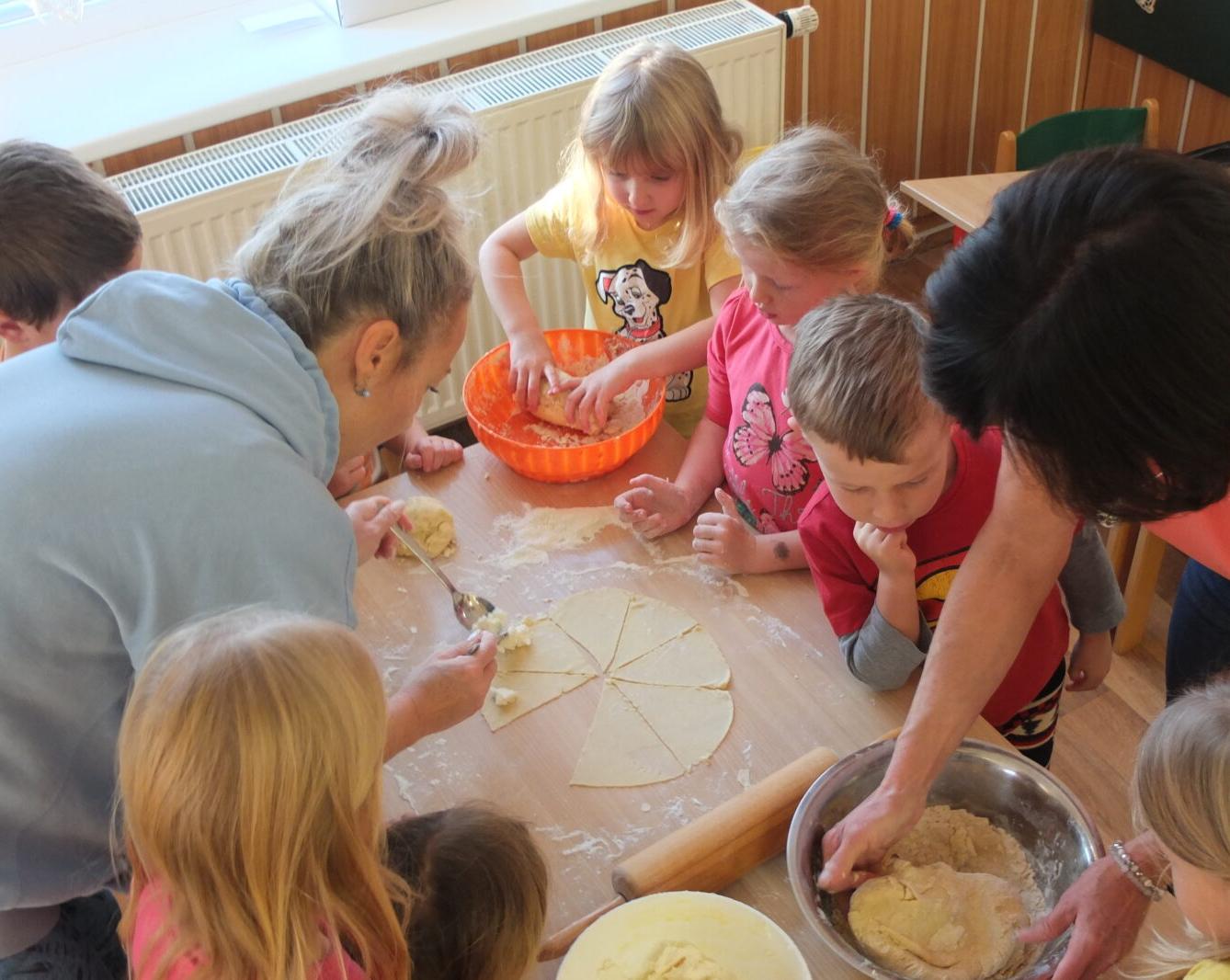 Pečení svatomartinských rohlíčků - 14